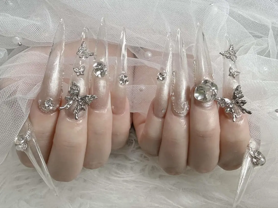 ネイル フレンチネイル ジェルネイル ガラスフレンチ ハロウィン ハート H.baby Nail Salonのネイルデザイン