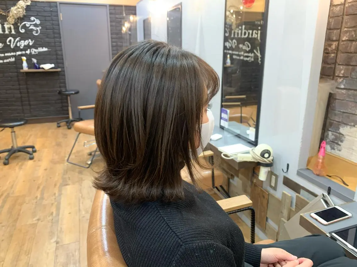 ミディアム ボブ くびれヘア 外ハネヘア SHIAN橋本店 おぐちまほのヘアスタイル
