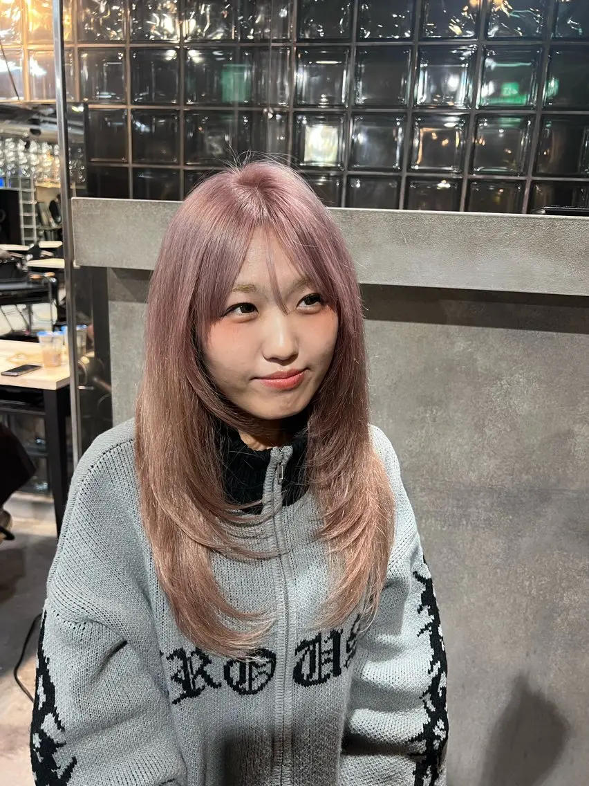 セミロング カラー ベージュカラー ピンクカラー ピンクベージュ レイヤーカット 🫐ハイトーンカラー /RIRIKA🌻のヘアスタイル