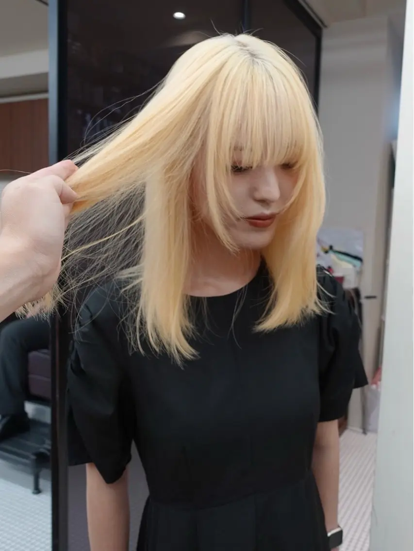 ミディアム カラー ブリーチ ブロンド ケアブリーチ 透明感カラー ダブルカラー ヘアカラー トリートメント ヘアセット レイヤー専門家 ダブルカラー修のヘアスタイル