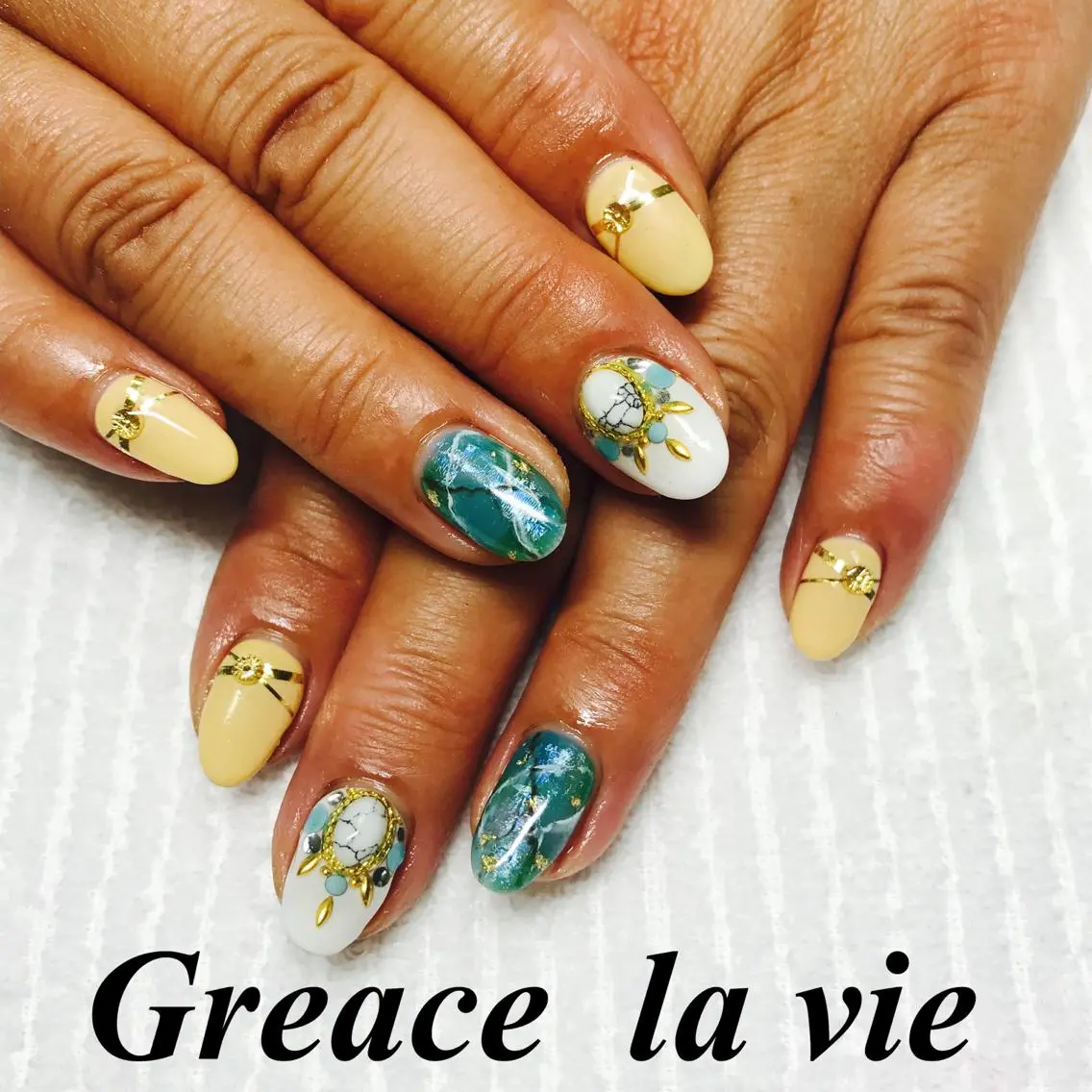 ミディアム カラー パーマ ヘアアレンジ キッズ ネイル マツエク・マツパ ブルーカラー ブルー Greace  la vieのネイルデザイン