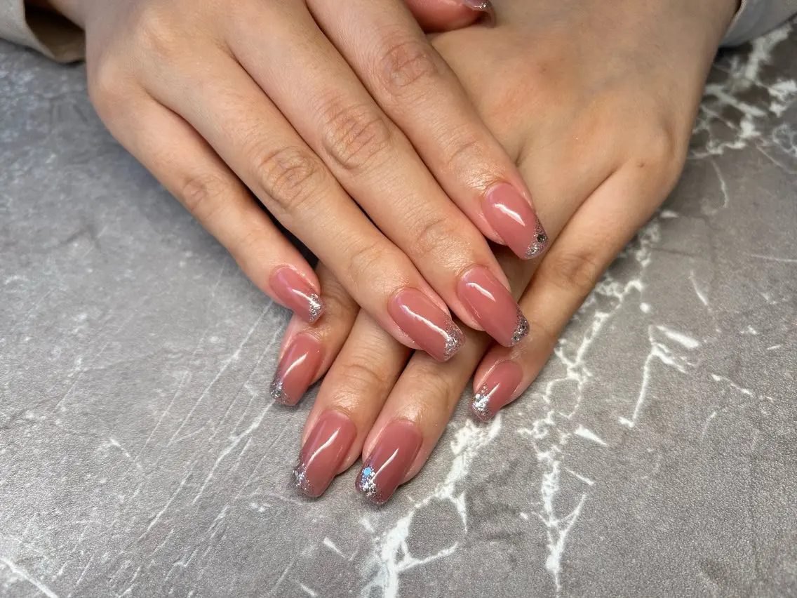 ネイル フレンチネイル 斜めフレンチ Lisa’s Salonのネイルデザイン