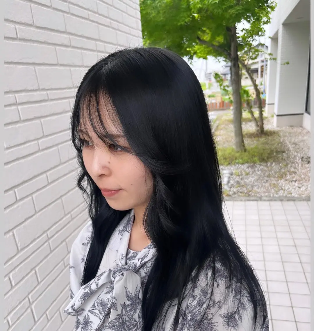 ロング カラー 黒髪 ブルーカラー ブルーブラック ヘアカラー 春日 涼太のヘアスタイル