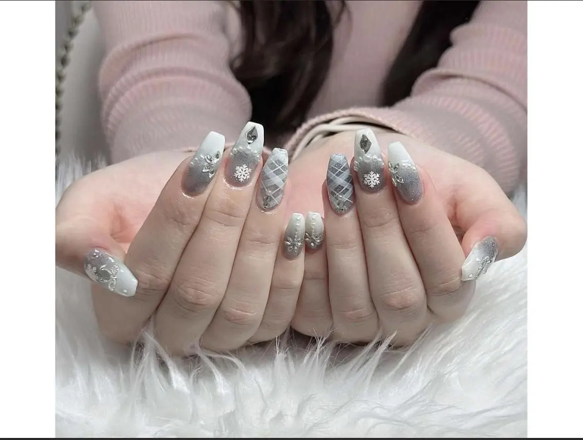 ネイル 韓国ネイル マグネットネイル 持ち込み ニュアンスネイル シンプルネイル ハンドネイル Huyn Nail Shinjyukuのネイルデザイン