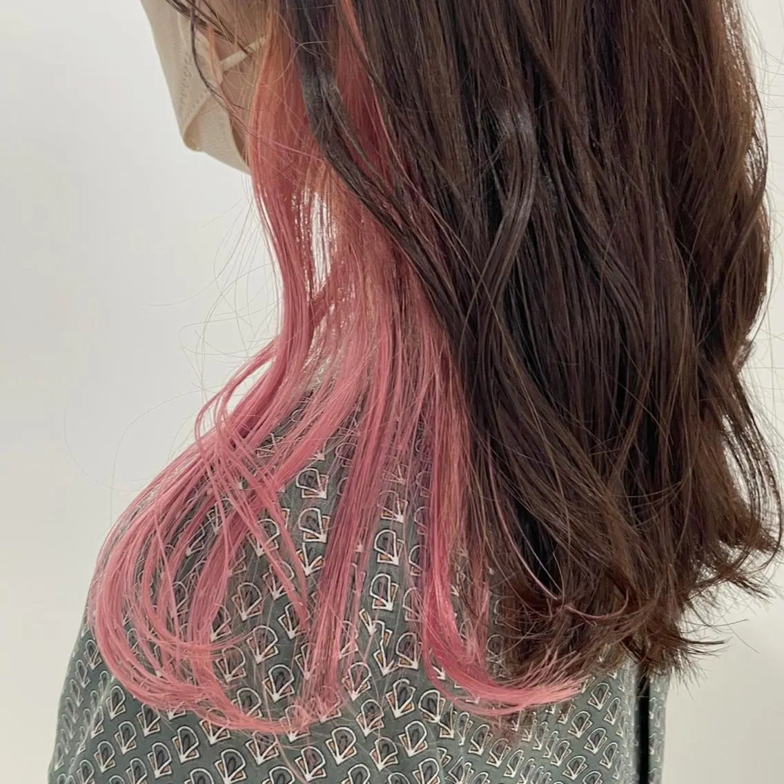 ロング カラー ブリーチ ケアブリーチ イヤリングカラー インナーカラー ピンクカラー ブリーチ/ハイトーン 艶カラー/ユリナのヘアスタイル