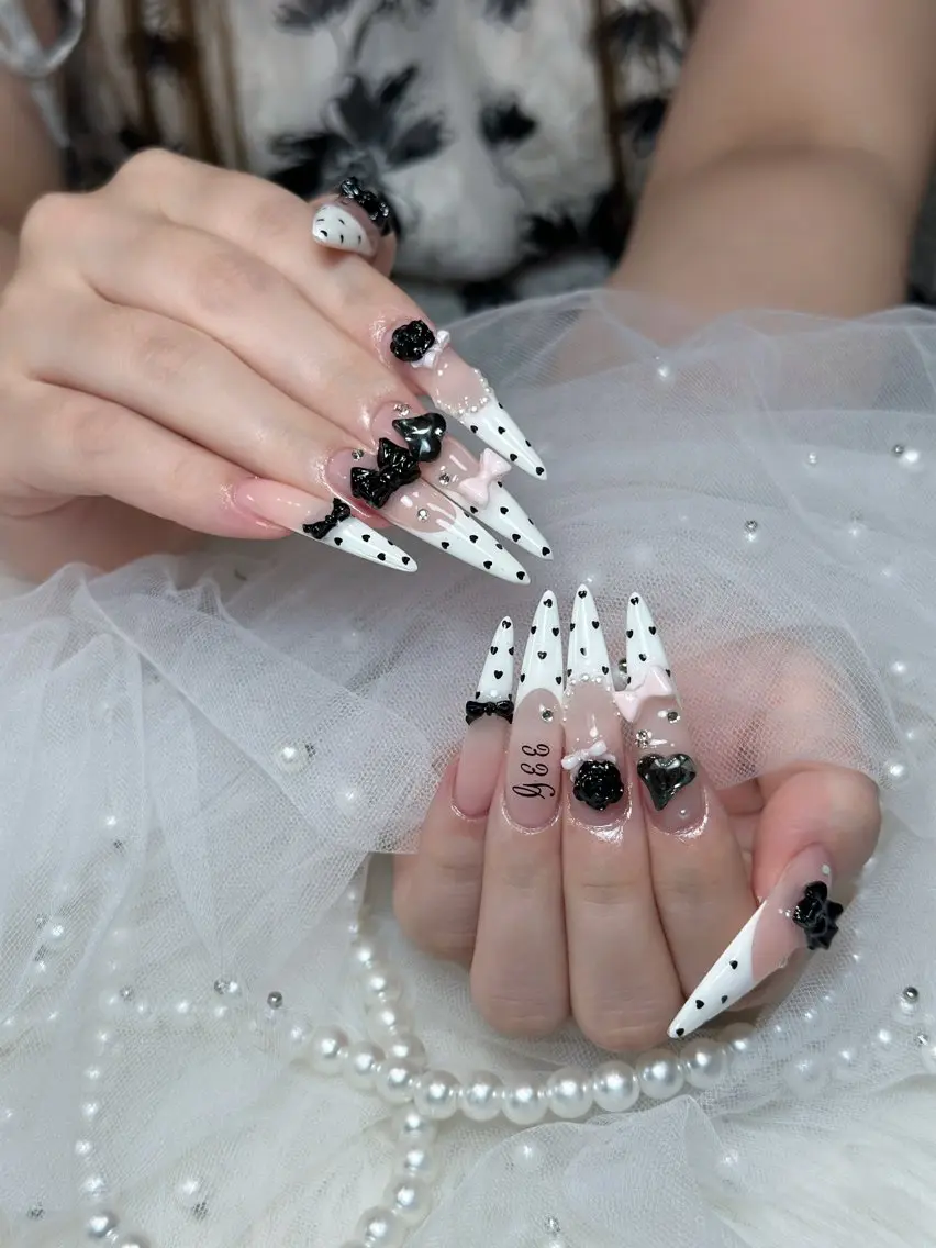 ネイル チークネイル ドット フレンチネイル グラデーション ハート ハンドネイル Julli NailStudioのネイルデザイン