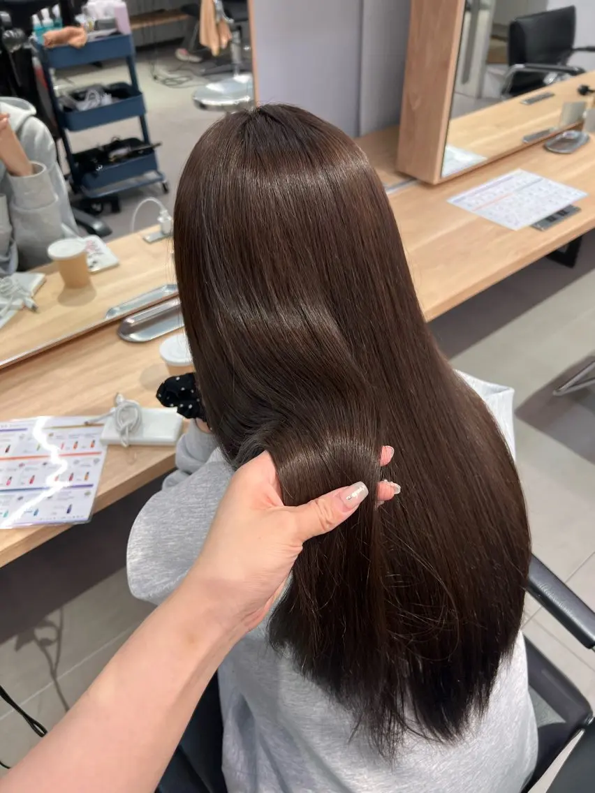 ロング カラー ヘアカラー トリートメント うるぷるカラー 🤍 Naanoのヘアスタイル