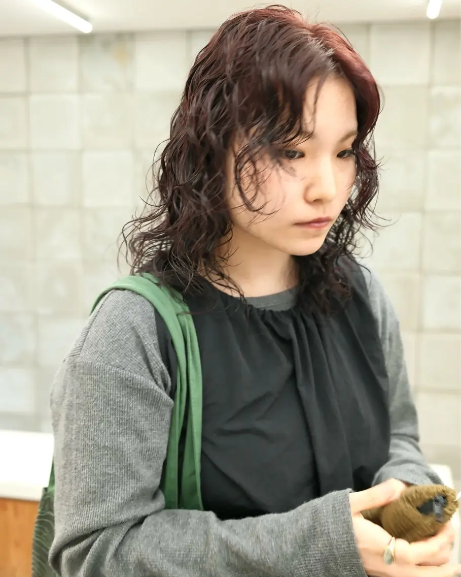 ミディアム パーマ ミディアムレイヤー ミディアムパーマ レイヤーカット スパイラルパーマ カット パーマ トリートメント tetohair 森田浩平のヘアスタイル