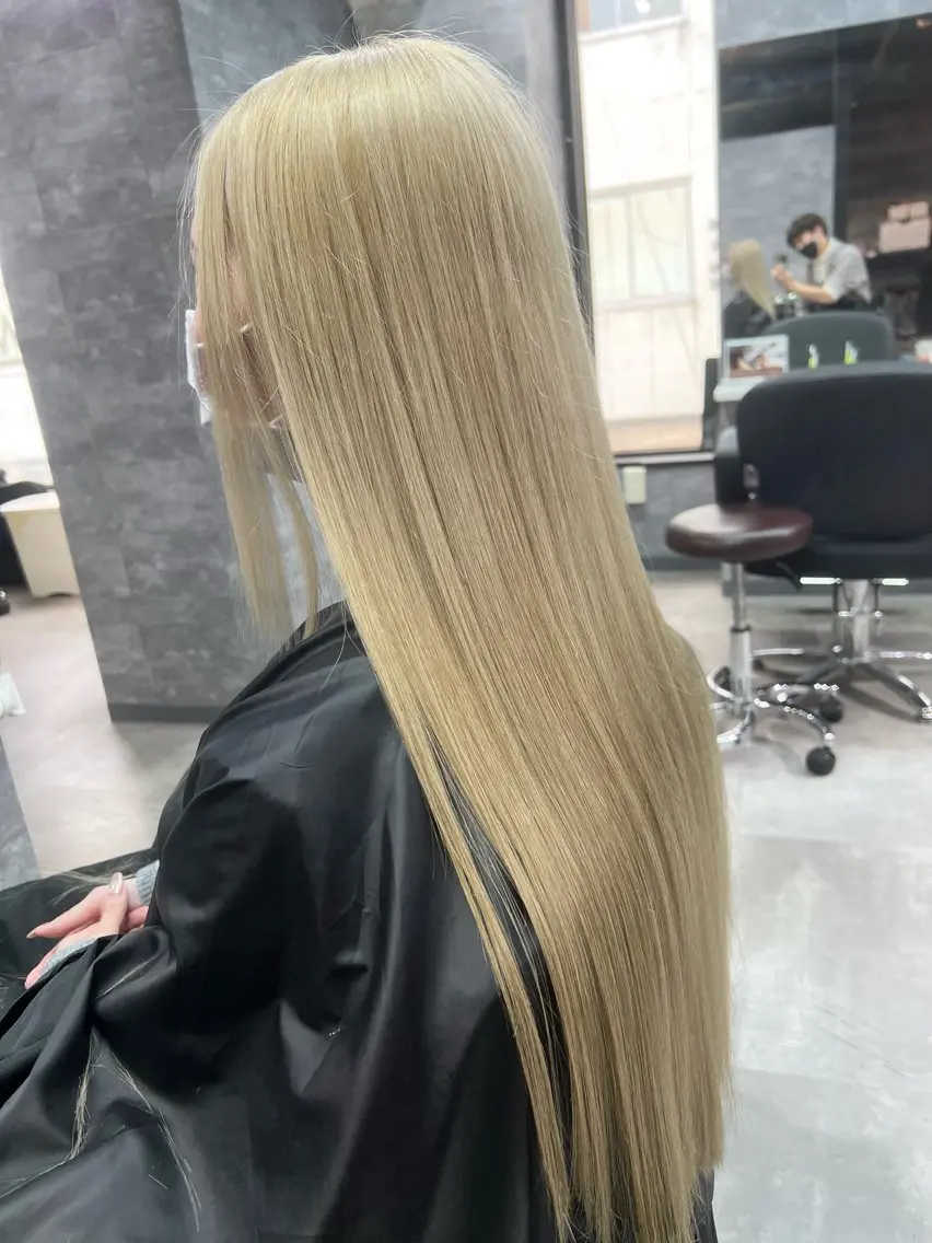 ロング カット ヘアカラー トリートメント RAISE by_WHITEのヘアスタイル