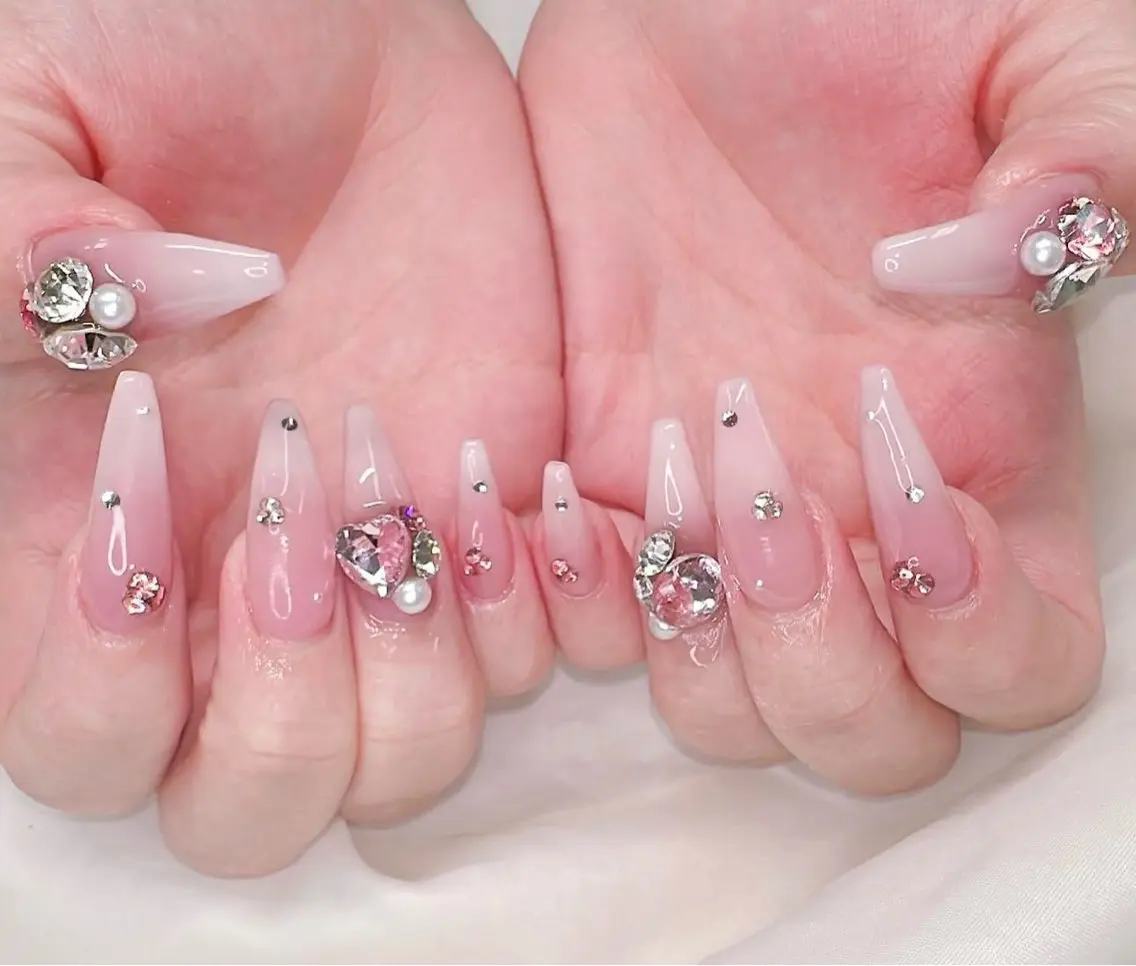 ネイル グラデーション キラキラネイル ワンカラーネイル 冬ネイル Jenn Nail Salonのネイルデザイン