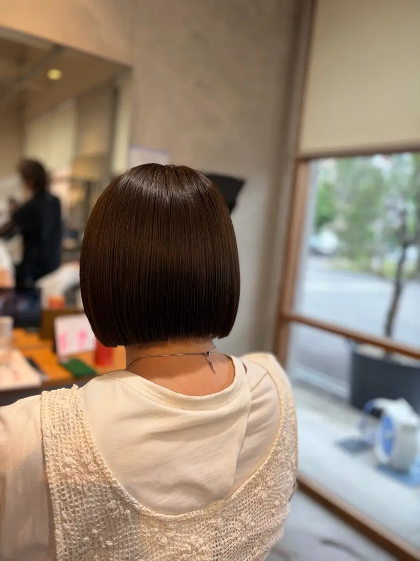 ミディアム カラー 切りっぱなしボブ ブラウンカラー 透明感カラー ナチュラルブラウン ボブ カット ヘアカラー momoka オリーブ/ベージュのヘアスタイル