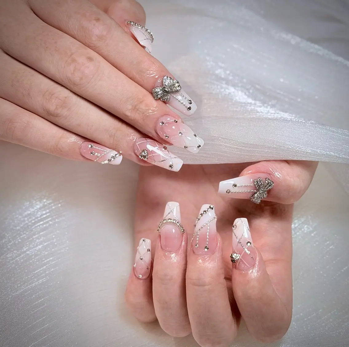 ネイル オーロラネイル チークネイル フットネイル フレンチネイル ジェルネイル ハンドネイル Nichi Nailsのネイルデザイン