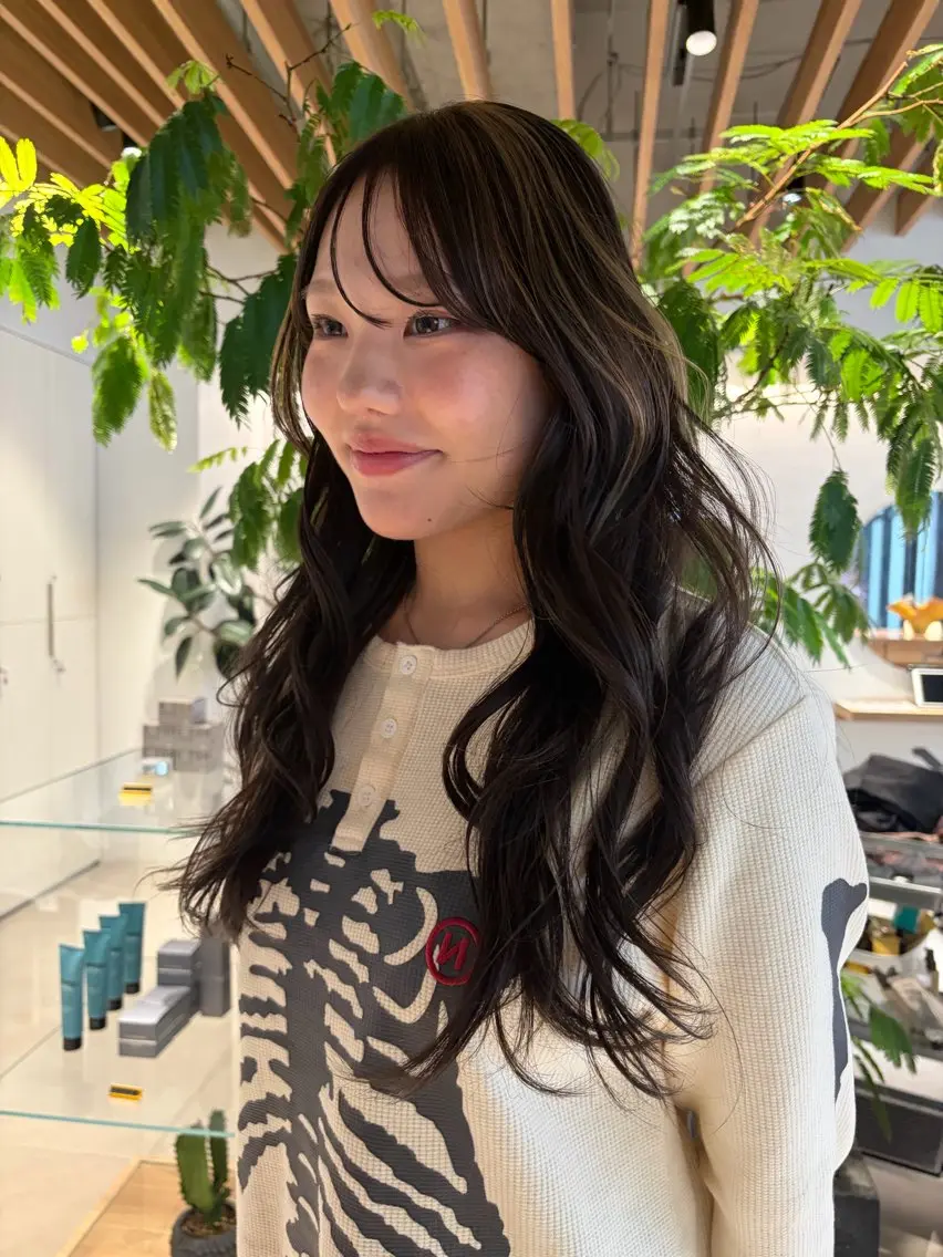 ロング カラー デザインカラー ヘアカラー 大庭 鈴歌のヘアスタイル