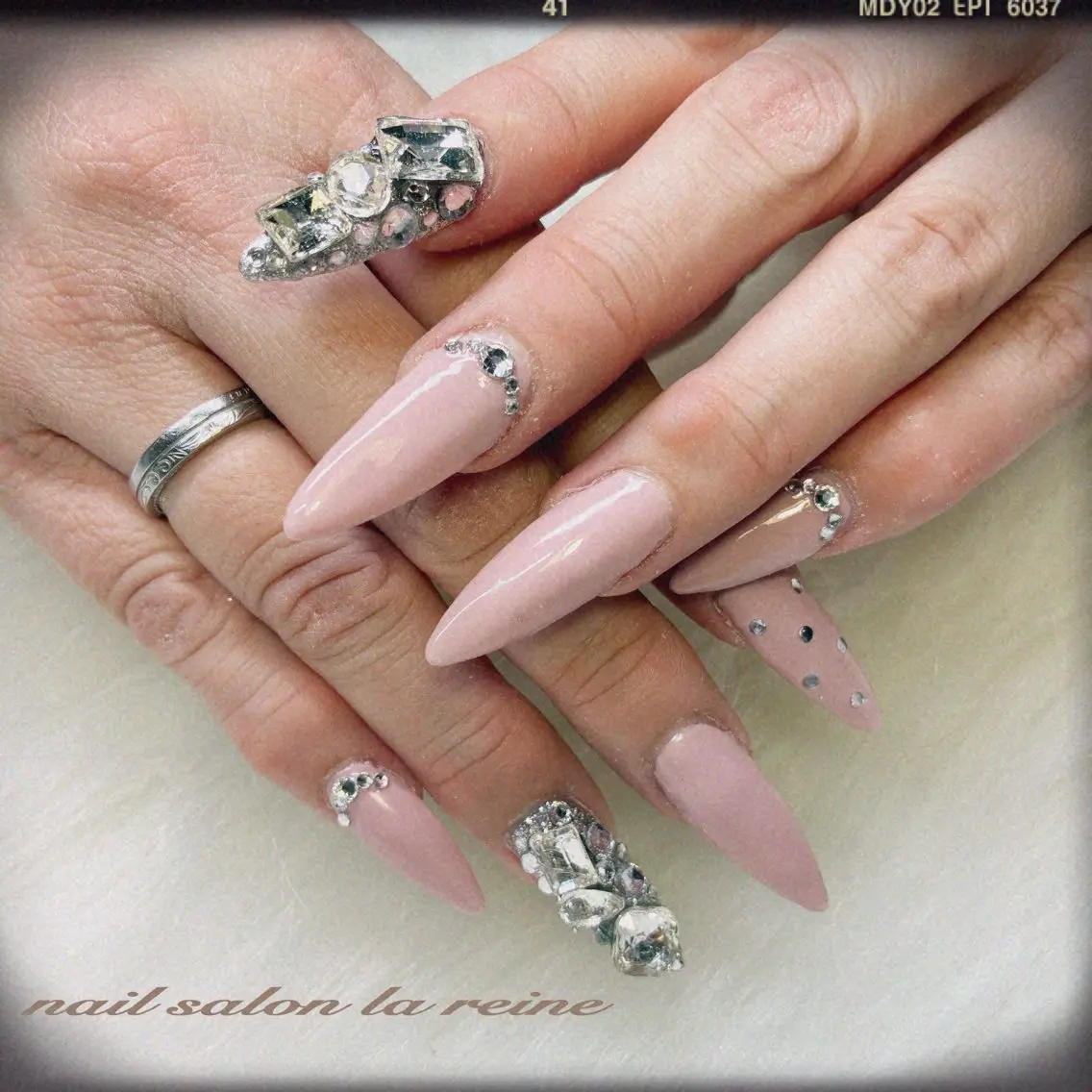 ネイル キラキラネイル ワンカラーネイル nail salon la reineのネイルデザイン