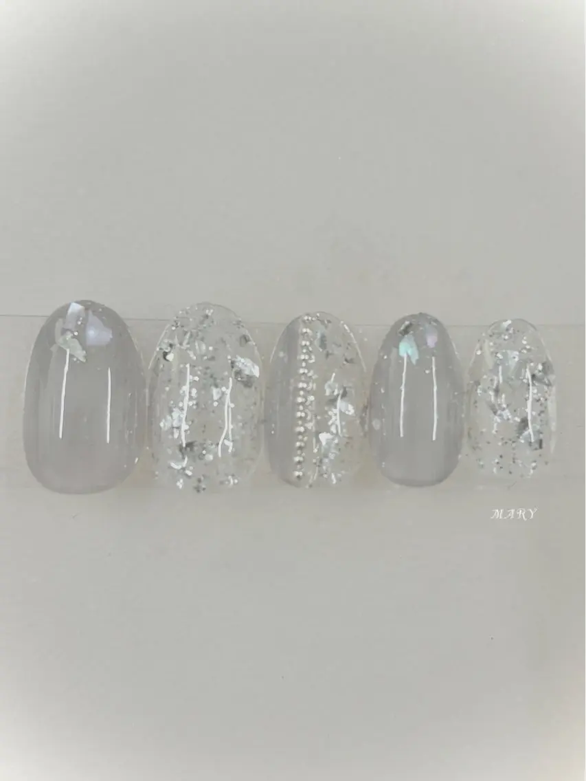 ネイル キラキラネイル ニュアンスネイル シルバー 夏ネイル ハンドネイル Mary nail .narumiのネイルデザイン