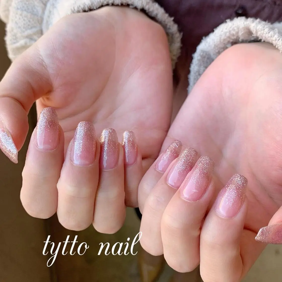 ネイル グラデーション キラキラネイル ラメ(グリッター) ラメグラデーション オフィスネイル ハンドネイル tytto nail ❤︎‪‪eri‪‪のネイルデザイン
