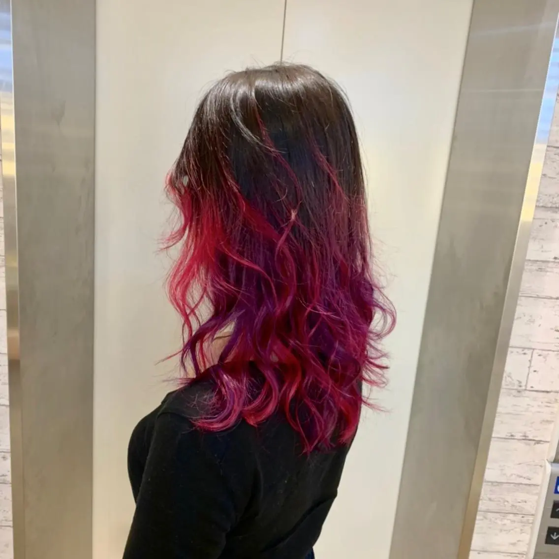 セミロング カラー グラデーションカラー 天野 利咲のヘアスタイル