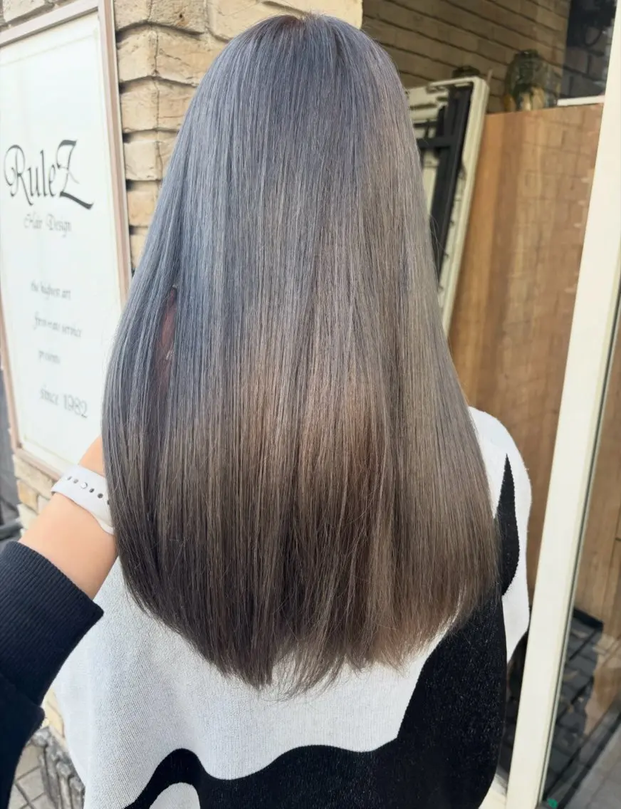 カラー ミディアム グレージュ オリーブグレージュ オリーブグレー ヘアカラー 鶴島 凜のヘアスタイル