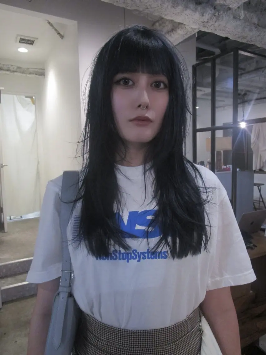 ロング カラー ブリーチ ブルーカラー 透明感カラー レイヤーカット ワイドバング カット ヘアカラー yu maのヘアスタイル