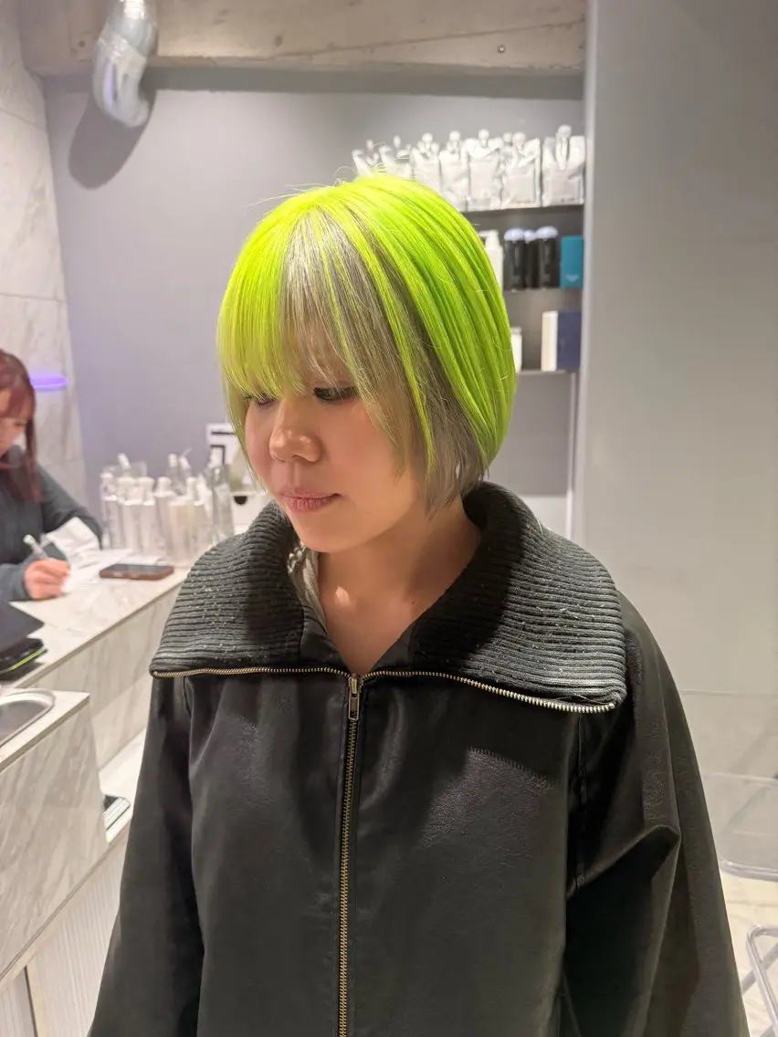 ミディアム カラー カット ヘアカラー トリートメント ハイトーンレイヤー 顔まわりSOTAのヘアスタイル