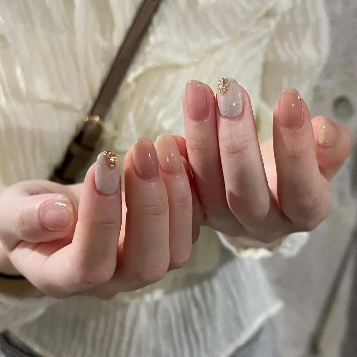 ネイル オーロラネイル フラッシュネイル フレンチネイル グラデーション キラキラネイル ハンドネイル Fleuri 🌿のネイルデザイン