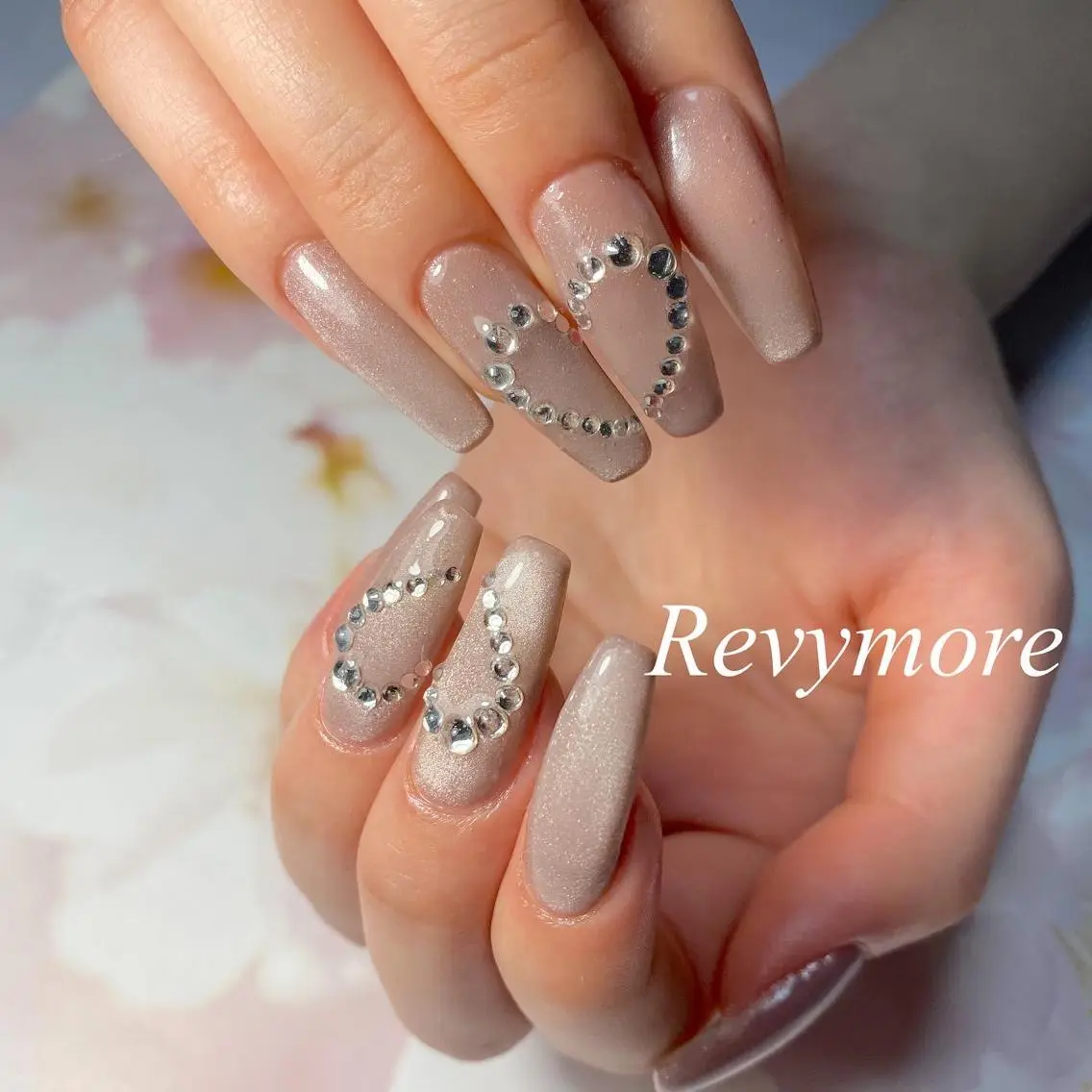 セミロング ネイル ジェルネイル ハート ニュアンスネイル オフィスネイル シンプルネイル nail salon Revymoreのネイルデザイン