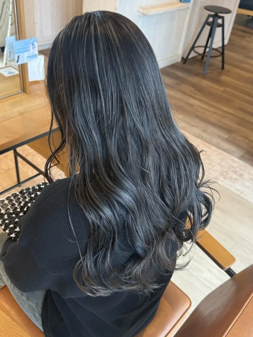 ロング ハイライト Rendezvous 白築のヘアスタイル