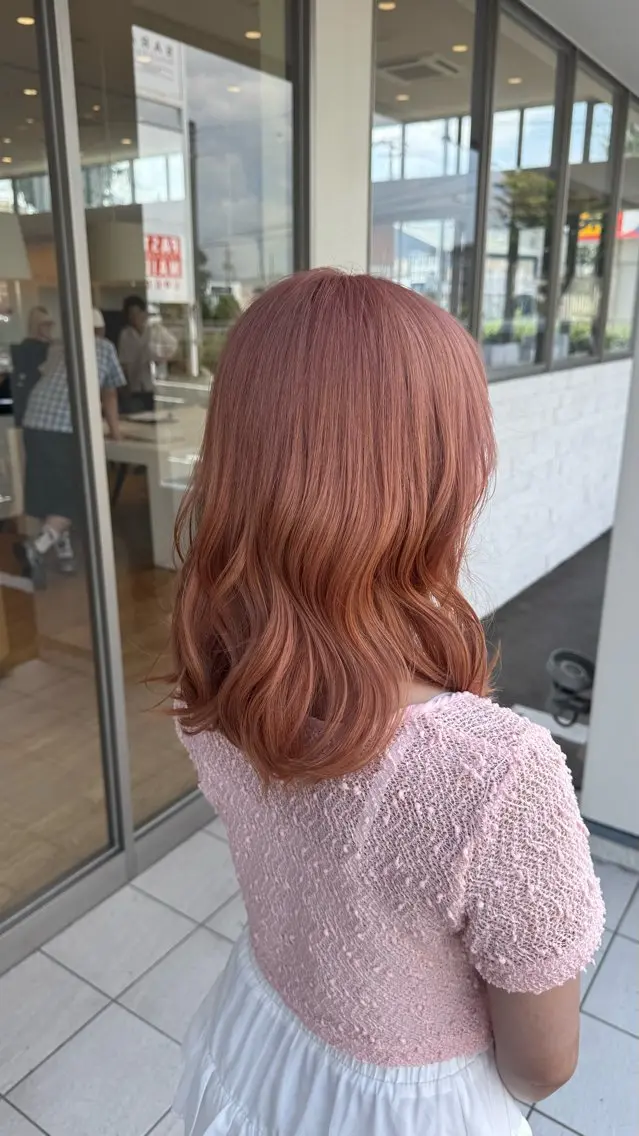 ショート カラー ブリーチ ピンクカラー ヘアカラー SARA高吉 華鈴のヘアスタイル