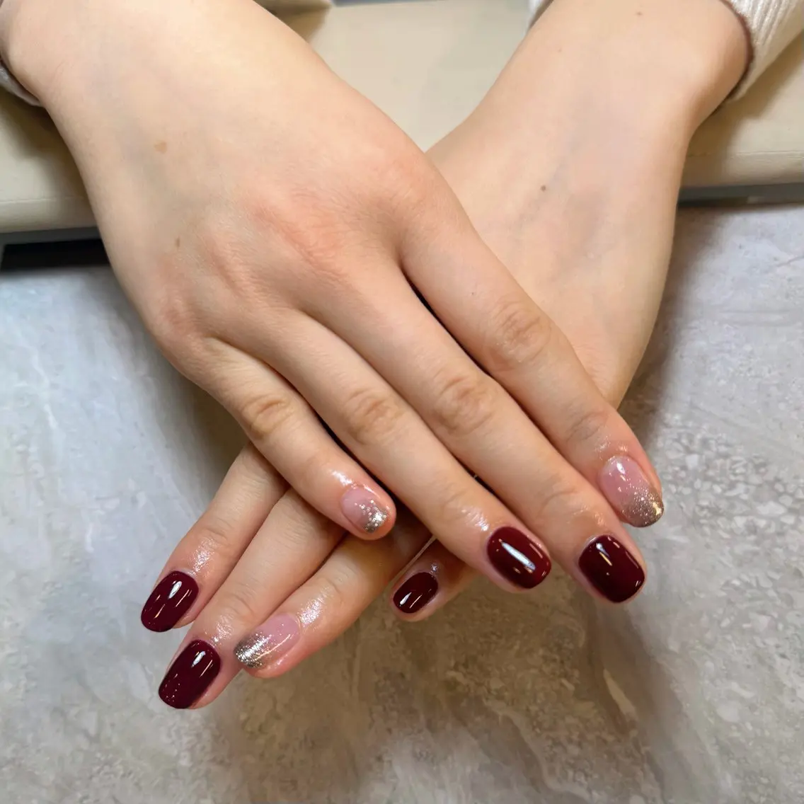 ネイル ボルドー グラデーション ラメ(グリッター) ラメグラデーション ワンカラーネイル Luana / ayanaのネイルデザイン