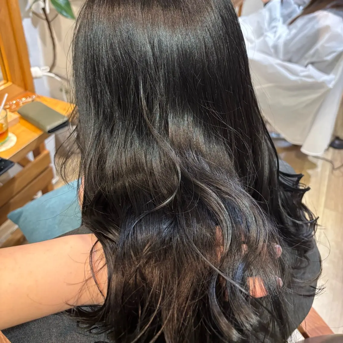 ロング カラー アッシュ シルバー シルバーアッシュ カット ヘアカラー トリートメント ヘッドスパ RINNO🌷透明感 カラー/髪質改善のヘアスタイル
