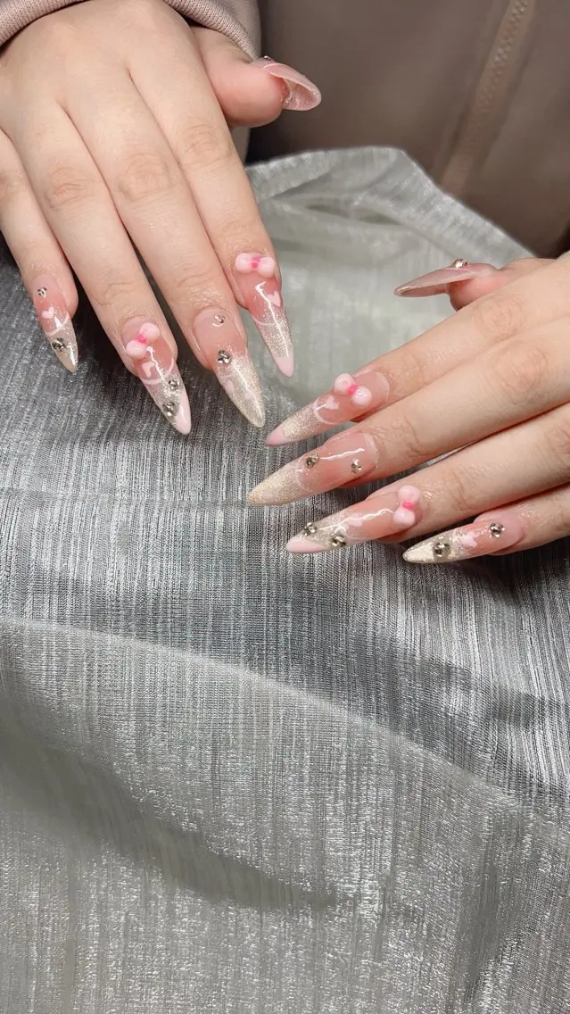 ネイル オーロラネイル チークネイル 長さ出し フットネイル フレンチネイル Lee Nails チップ長さだし専門店のネイルデザイン
