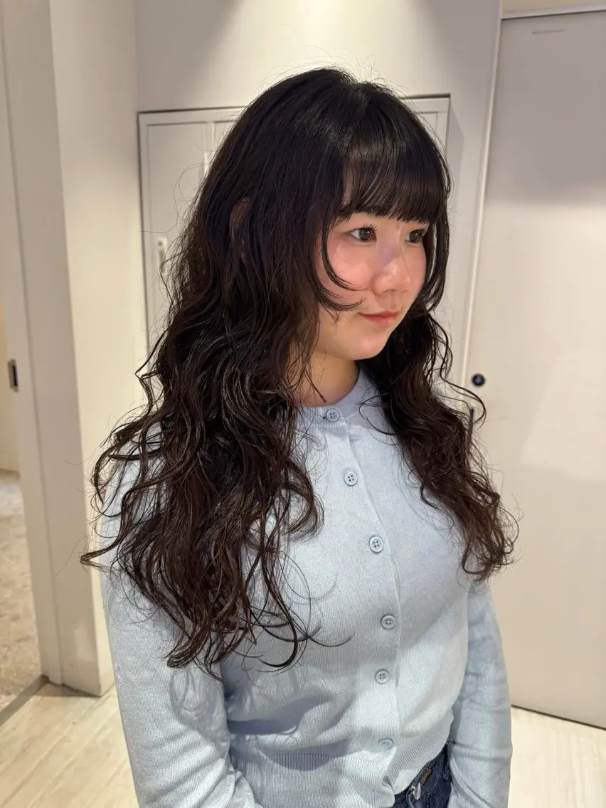 ロング 顔周りカット レイヤーカット カット パーマ トリートメント Ami/艶カラー/ レイヤー/ハイトーンのヘアスタイル