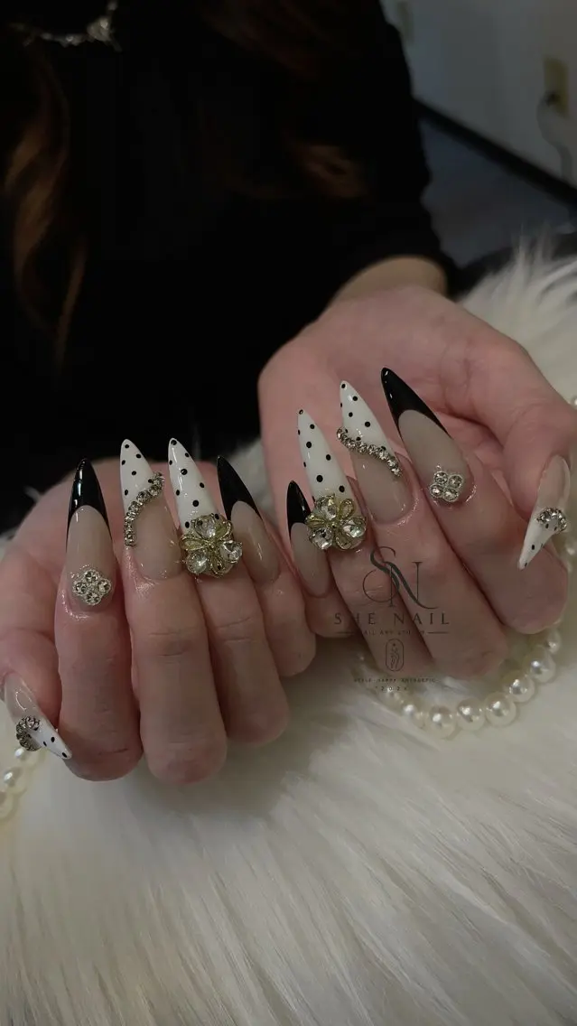 ネイル アートネイル ガーリー 韓国ネイル ロングネイル 持ち込み ハンドネイル 博多 SHE Nailのネイルデザイン