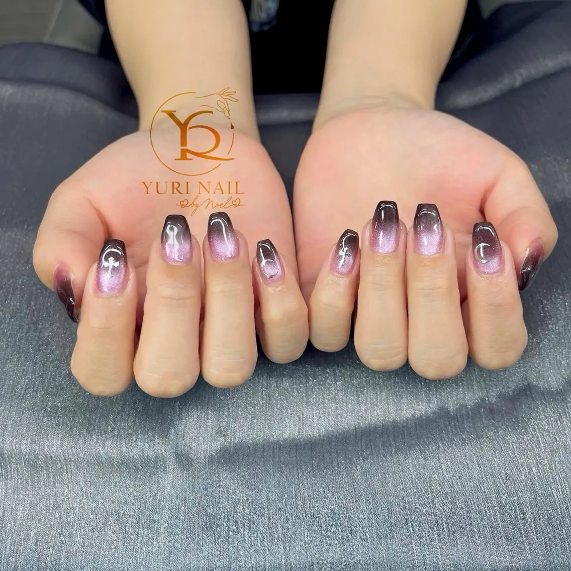 ネイル チークネイル フットネイル フレンチネイル 韓国ネイル マグネットネイル ハンドネイル フットネイル ハンドケア YURI Nail NARITAのネイルデザイン