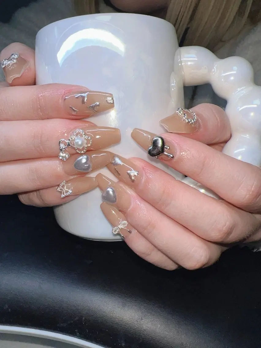 ネイル オーロラネイル チークネイル 長さ出し フットネイル フレンチネイル ハンドネイル Lee Nailsのネイルデザイン