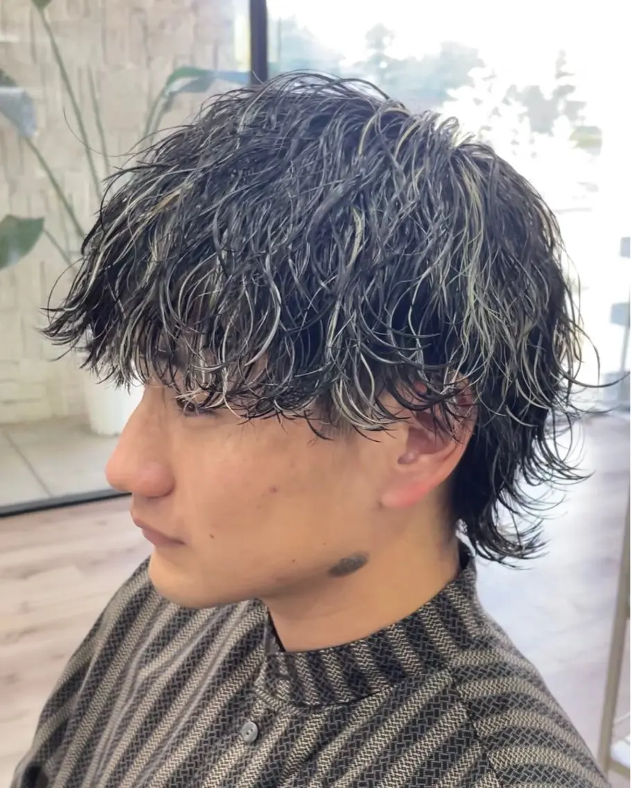 【メンズ限定】カット＋波巻きパーマ＋ハイライトメッシュ(マッシュ/ウルフ/刈り上げ)の写真