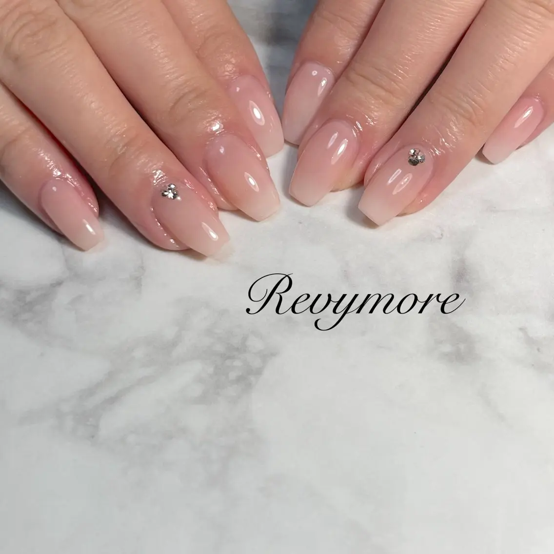 ミディアム 韓国風ヘア nail salon Revymoreのネイルデザイン