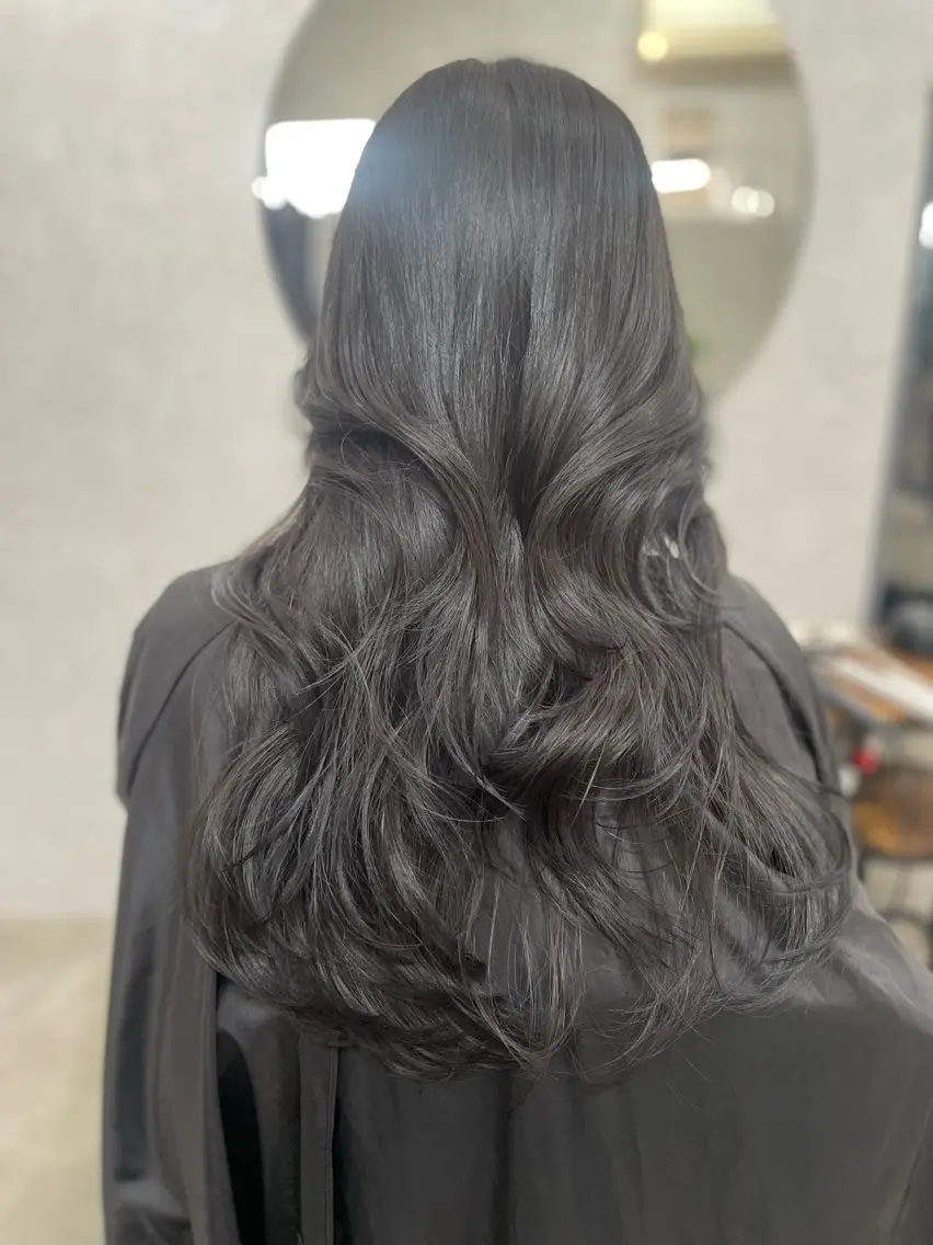 ロング カラー グレージュ AIRI layer cut hairのヘアスタイル