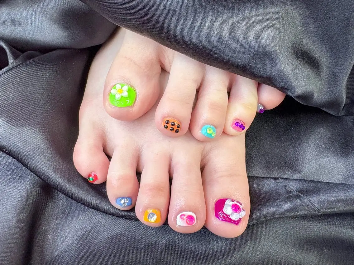 ネイル 桜ネイル 長さ出し フラワーネイル フレンチネイル ジェルネイル フットネイル ACon NailSalonのネイルデザイン