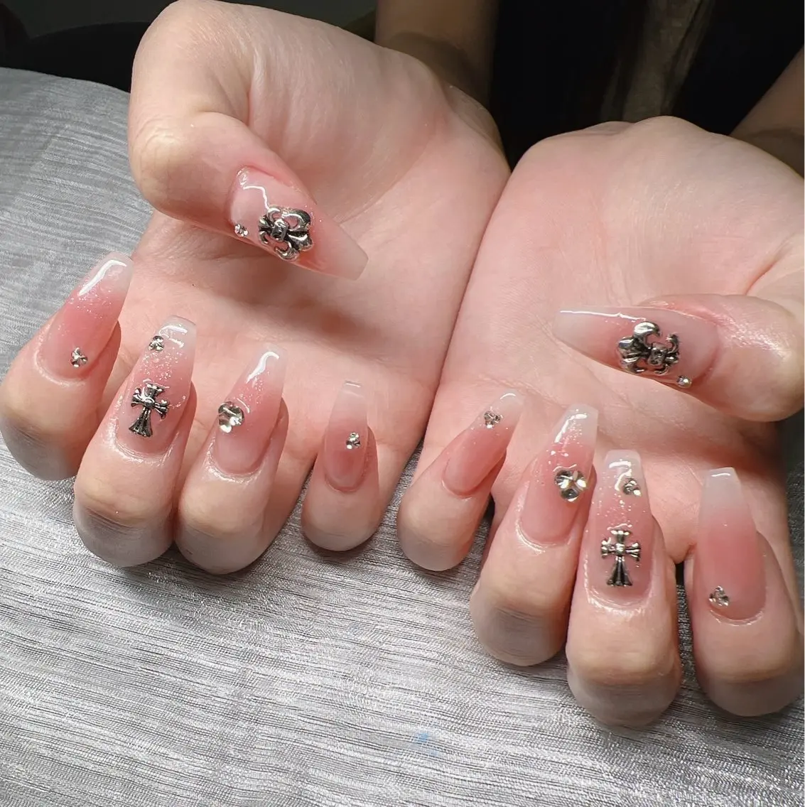 ネイル 長さ出し グラデーション 卒業式 キラキラネイル マグネットネイル ハンドネイル Lee Nailsのネイルデザイン