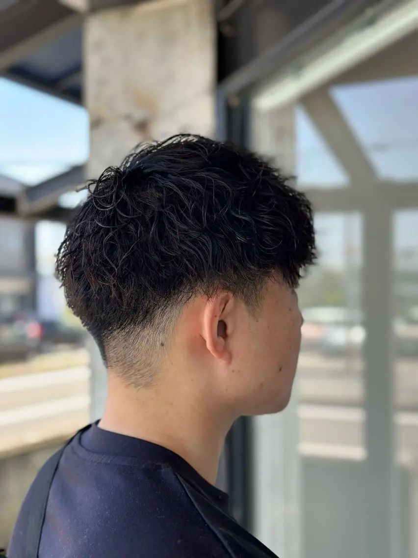 メンズ メンズパーマ 波巻きパーマ arika オケシ　リョウダイのヘアスタイル