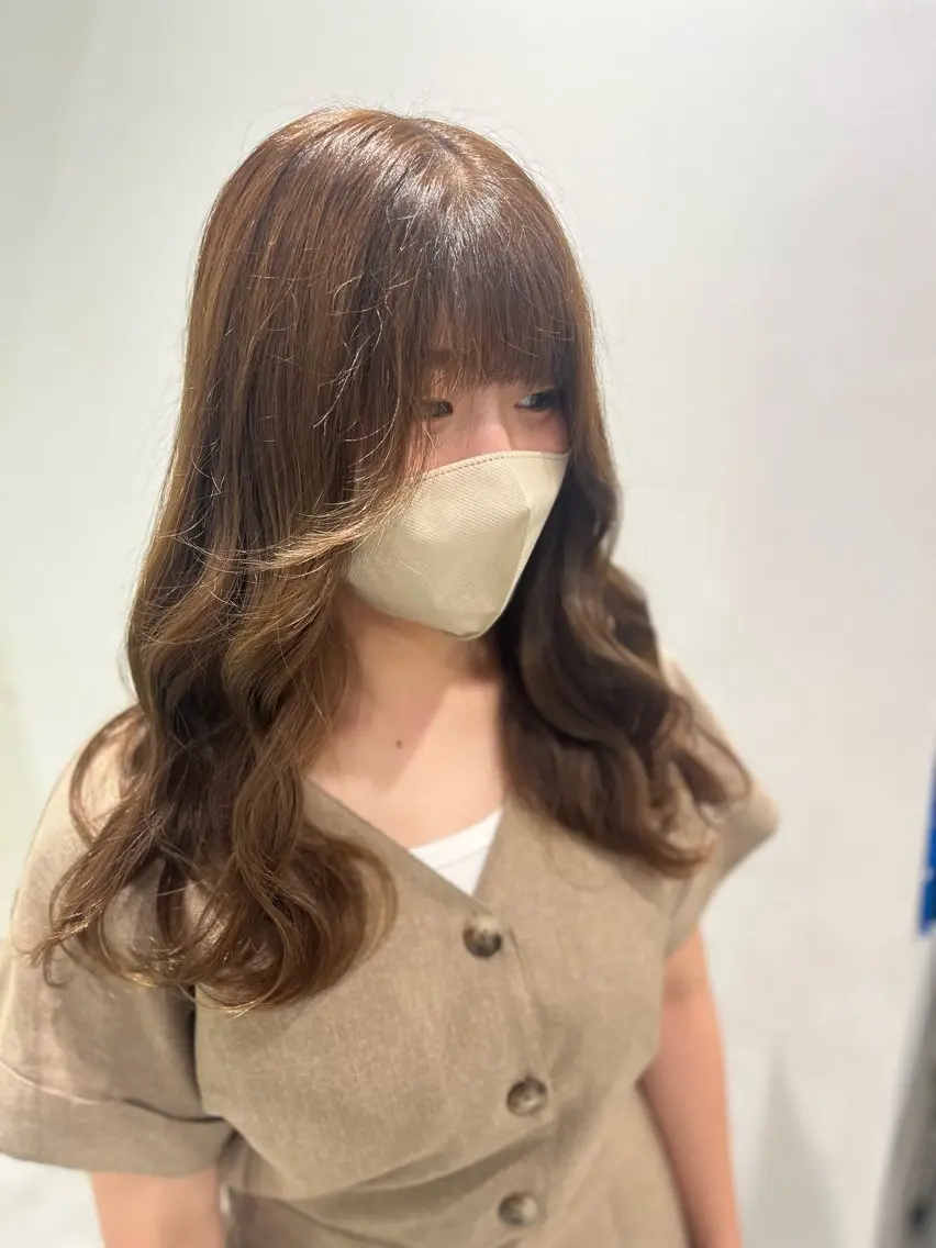 ロング カラー ハイトーンカラー 🦄レイヤーカットのヘアスタイル