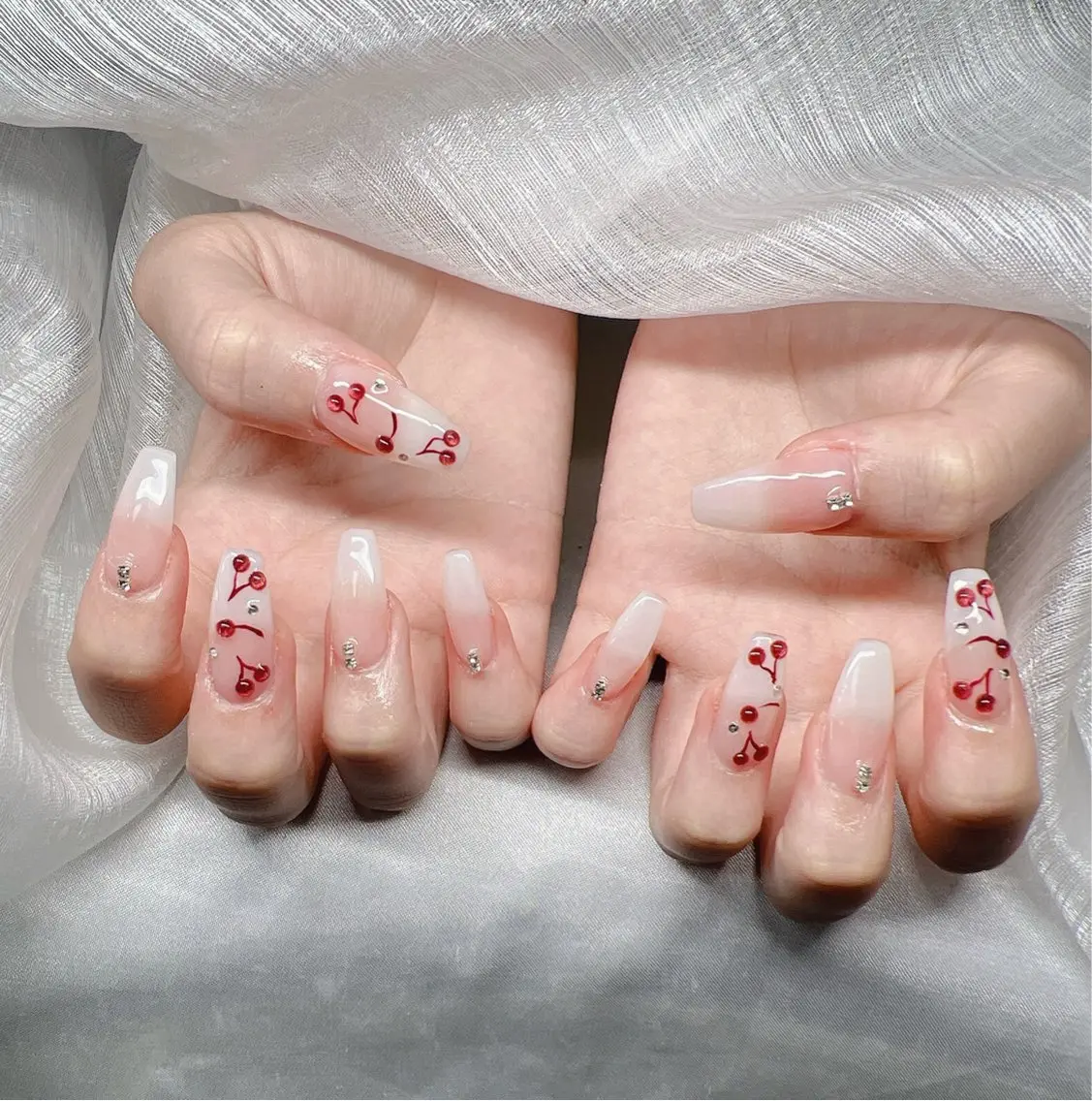 ネイル 長さ出し グラデーション 卒業式 キラキラネイル マグネットネイル ハンドネイル Lee Nailsのネイルデザイン