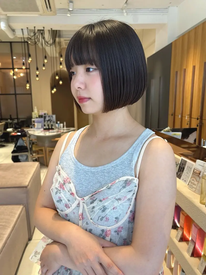 ショート ボブ mino🌼🌈 レイヤー/透明感のヘアスタイル