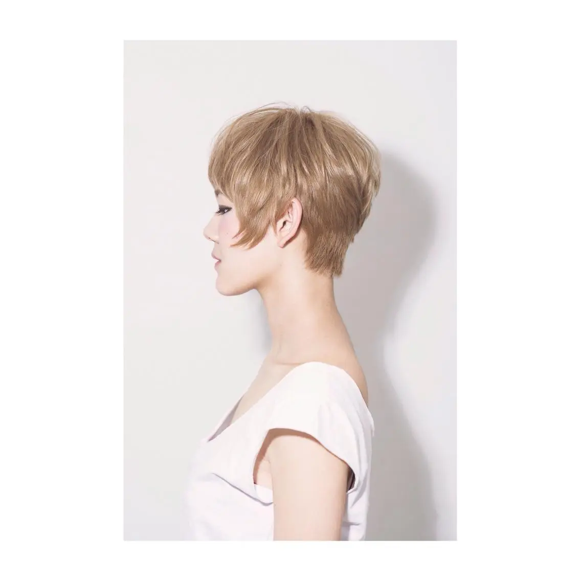 ショート ミディアム カラー 似合わせカット ショートヘア アオガミ （前髪顔周りカット）のヘアスタイル