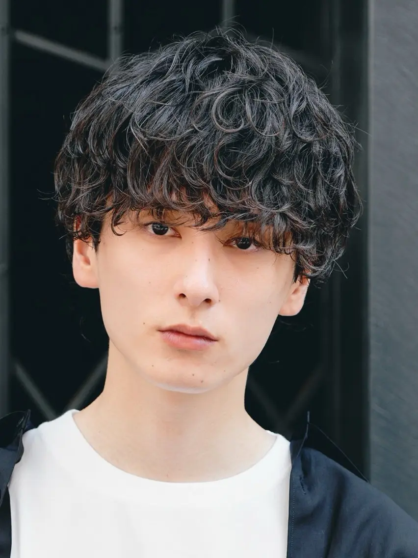 ミディアム パーマ メンズ ミディアムパーマ フェザーパーマ マッシュ メンズパーマ 学生（メンズ向け） カット パーマ レイヤーカット/無料 カットモデル/カズのヘアスタイル