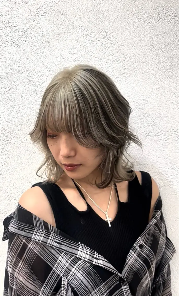 ミディアム カラー ブリーチ 透明感カラー デザインカラー 髪質改善 レイヤーカット 山本梨華/ 透明感カラーのヘアスタイル