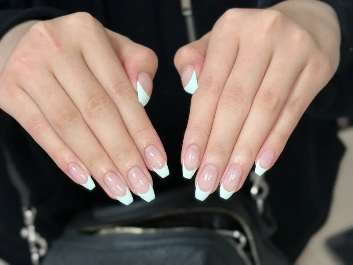 ネイル アートネイル オーロラネイル チークネイル フレンチネイル ガラスフレンチ ハンドネイル 🎀YooLi Nail salonのネイルデザイン