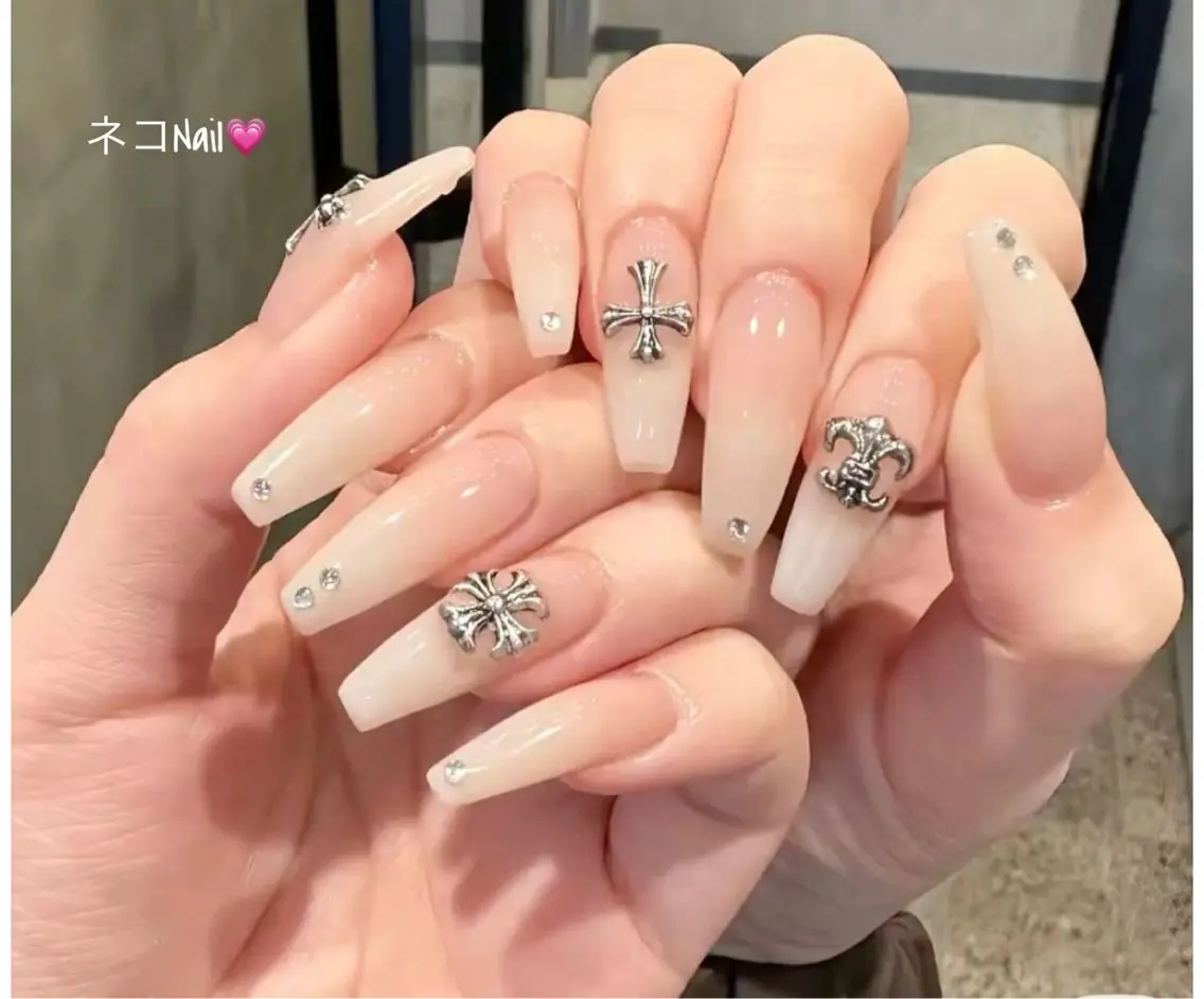 ネイル フレンチネイル ラメ(グリッター) ストーンネイル ワンホンネイル ハンドネイル ネコ Nailのネイルデザイン
