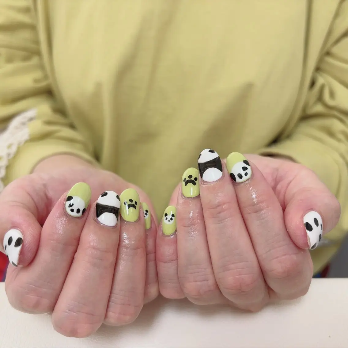 ネイル ハンドネイル フットネイル mano nella manoのネイルデザイン